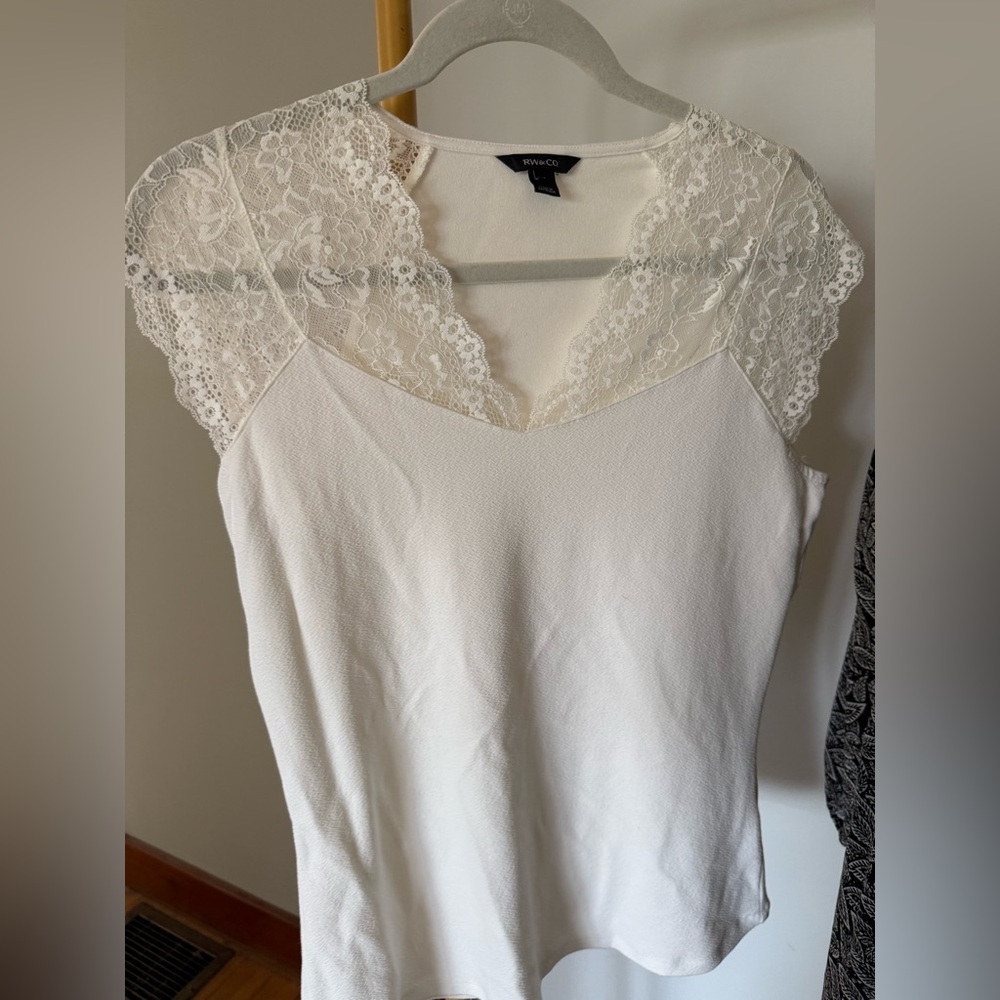 RW&CO. White Lace-Trim Sleeveless Tank